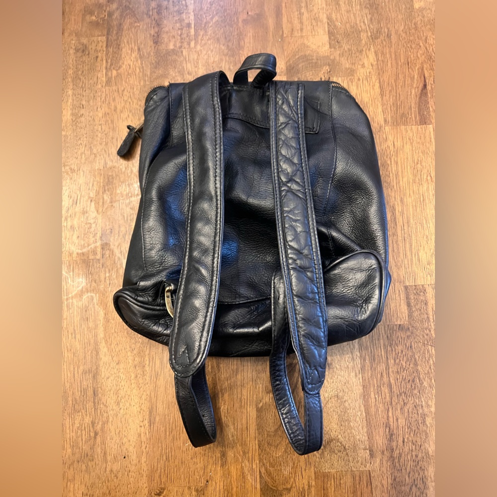 Vintage Frye Benchcrafted Leather Backpack – Black Distressed Leather 90’s - Picture 5 of 14